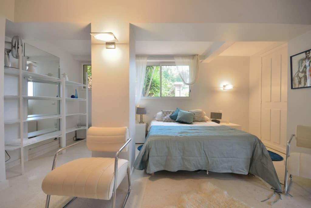 Lours Villa